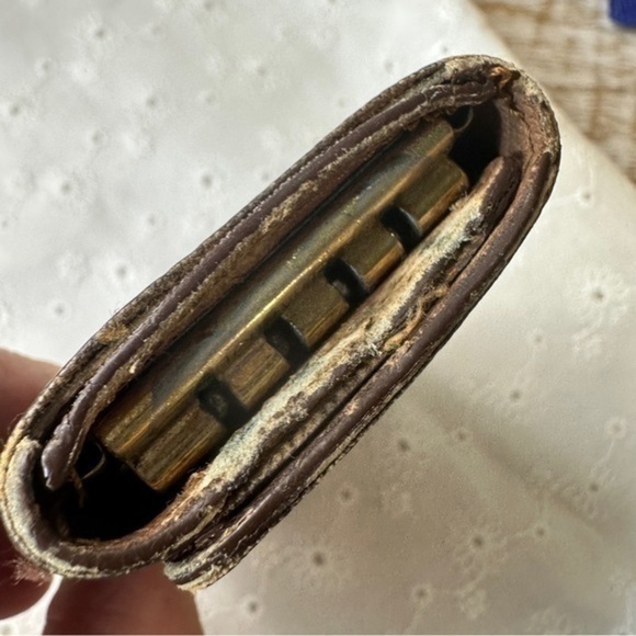 Louis Vuitton Monogram 4 ring key holder
*  *Guaranteed AUTHENTIC - Picture 5 of 12